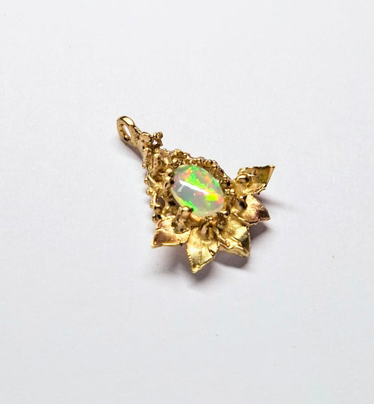 Golden _pendant